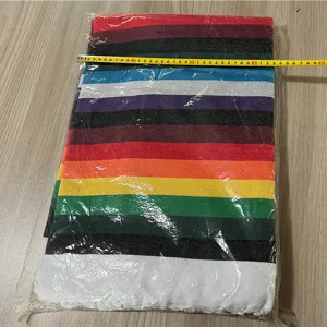 Πολύχρωμη ριγέ boho κουβέρτα παραλίας υπαίθριο χαλί πικνίκ με διακοσμητικά κρόσσια.