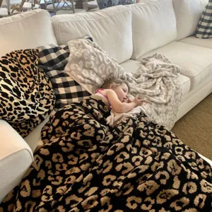 Leopard print blanket for sofa and bed, soft cashmere-like throw for cozy living room decor.