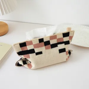 Elegante cubre caja de pañuelos de punto rosa y negro para hermosa decoración de mesa