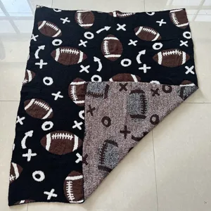 Coperta plaid peluche motivo football, copriletto lavorato a maglia reversibile per divano.