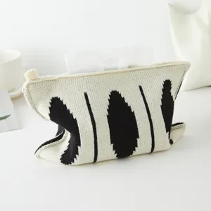 Fundas de caja de pañuelos tejida en negro y blanco diseño abstracto para decoracion hogar.