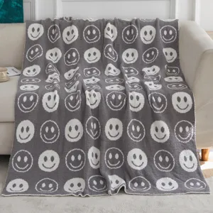 Weiche gestrickte Smiley Decke, gemütliche graue Jacquard Sofadecke für das Wohnzimmer.