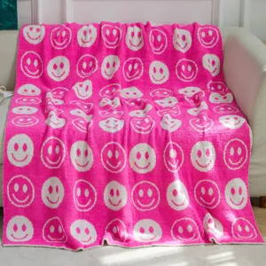 Gemütliche rosa Plüsch Wohndecke mit weißem Smiley Gesicht Muster, weiche flauschige Sofadecke