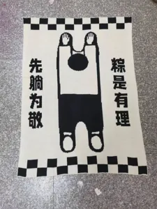 Couverture en jacquard tricoté en coton avec design de dessin animé noir et blanc.
