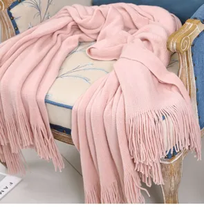 Rosa gestrickte Wohndecke mit Fransen, weiche Kaschmir-Optik Sofadecke für gemütliches Wohnzimmer.