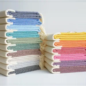 Turkish Style Woven Jacquard Polyester Cotton Beach Towel Absorbent Quick Drying Diamond Pattern With Tassels