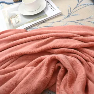Einfarbige Strickdecke für Sofa und Bett, weiche Kaschmir-Gefühl Wohndecke, warme Heimtextilien.
