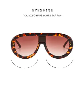Retro tortoise shell oval sunglasses featuring gradient lenses and stylish metal studs.