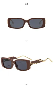 Detailansicht der Vintage-Viereck-Sonnenbrille mit goldenen Wellenbügeln und braunem Rahmen.