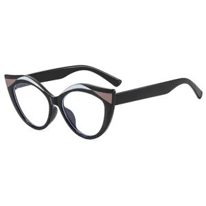 Lunettes anti-lumière bleue œil-de-chat rétro pour femmes avec monture colorblock mode chic.