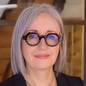 Stylish thick-rimmed artistic round glasses for men and women, trendy casual eyewear design.