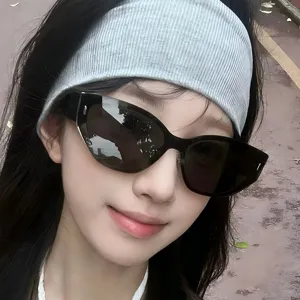 Lunettes de Soleil Œil de Chat Rétro pour Femmes à la Mode Protection UV400 Style Hong Kong Lunettes d'Extérieur pour Dames 77178