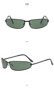 Vista detallada de gafas de sol ovaladas de metal vintage con lentes oscuras.