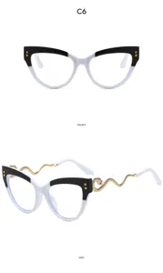 Modieuze cat-eye zonnebril met gouden slangetempels en stijlvol contrastmontuur voor dames.