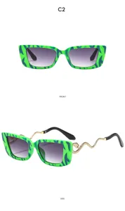 Gafas de sol rectangulares verdes de moda con patillas de serpiente doradas y lentes grises.