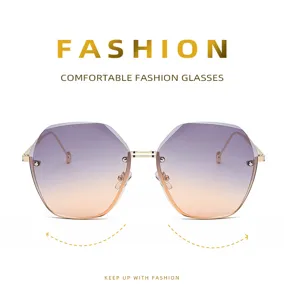 Gafas de sol poligonal mujer detalle, elegante lente sin montura degradada con metal.