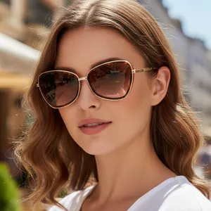 Gafas de sol cat eye cuadradas de metal para mujer, proteccion solar elegante y moderna.