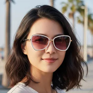 Gafas de sol cat eye de metal para mujer, protección solar elegante para exteriores.