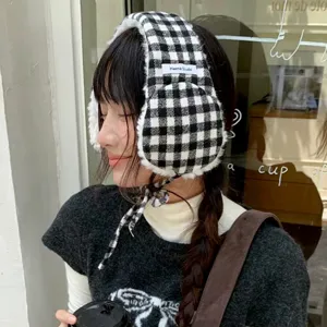 Chauffe-Oreilles à Carreaux Style Britannique Automne Hiver Peluche Épaisse Chaudes Mignonnes Mignonnes Coupe-Vent pour Femmes