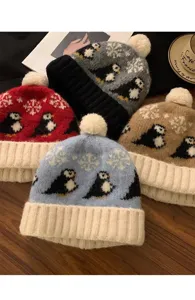 Carino cappello in maglia invernale caldo con motivo pinguino e pon-pom per donna morbido