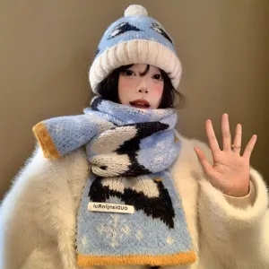 Set berretto e sciarpa in cashmere con motivo pinguino, caldo e morbido per l'inverno freddo.
