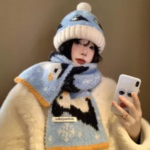 Set berretto e sciarpa in cashmere con pinguino, cuffia invernale calda blu da donna.