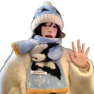 Bellissimo set di berretto e sciarpa in maglia di cashmere con pinguino blu per donna invernale.