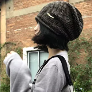 Berretto slouchy in maglia a onde vintage, cappello street style rilassato per testa grande.