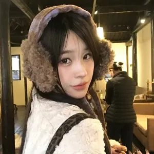 Plush earmuffs for women, cute winter warm ear warmers, Korean style fluffy ear cover.