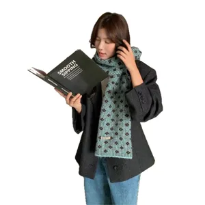 Retro Jacquard Strickschal für Damen im Winter, warmer und modischer Vintage Halsschmuck.