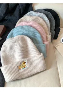 Cute dog embroidery knitted beanie hat for women, thick warm winter slouchy cap, casual fashion.