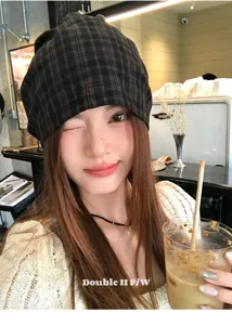 Vintage plaid beanie hat for women, casual streetwear slouchy cap for autumn and winter.