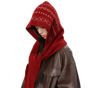 Bufanda capucha de punto roja con diseño jacquard Fair Isle vintage para el invierno cálido.