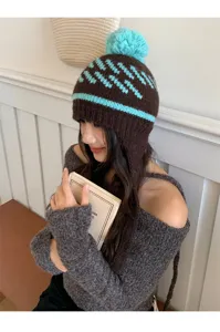 Bonnet en tricot à pompon cache-oreilles style coréen pour femme automne hiver chaud tendance mode.