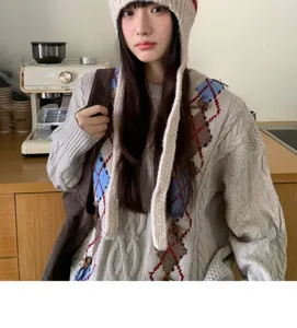 Bonnet tricoté d'hiver style coréen avec cache-oreilles et pull pour femmes, chaud et élégant.