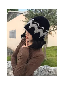 Gros plan d'un chapeau de seau en tricot d'hiver avec motif jacquard géométrique élégant.