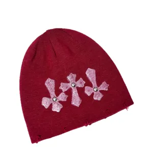 Punk Style Strickmütze mit Nieten und Kreuz Details, lässige, coole Wintermütze.