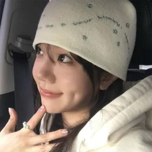 Korean style knit beanie sweet cool star embroidery minimalist warm winter cold hat