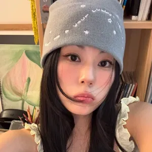 Grey knit beanie with star and letter embroidery, sweet and cool style, winter warm cap.