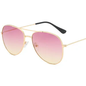 Klassische Piloten-Sonnenbrille mit Farbverlauf in Rosa-Gelb und goldenem Metallrahmen.