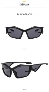 Vue détaillée de lunettes de soleil futuristes Y2K, lunettes géométriques noires style streetwear.
