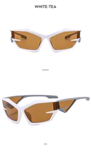 Lunettes de soleil Y2K futuristes avec montures blanches irrégulières et verres marron.