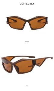 Vue de détail de lunettes de soleil Y2K futuristes avec verres marron et monture angulaire.