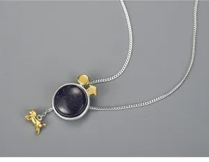 Pendente in argento S925 pietra arenaria blu dettaglio con design cane creativo.