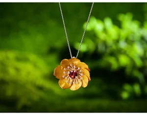 Ciondolo Fiore in Argento S925 e Granato Naturale Gioiello Fatto a Mano Dettaglio