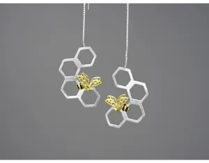 S925 zilveren honingraat bij oorhangers landelijke stijl lange oorbellen voor vrouwen.