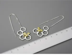 S925 sterling zilveren bij oordraden, creatieve honingraat oormodellen voor dames.