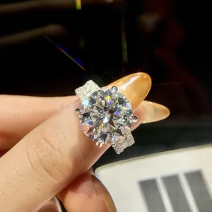 Atemberaubender 10 Karat Moissanit Ring mit funkelndem Doppelband und klassischer ViererKrallen