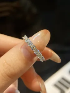 Glänzender 7-Stein Moissanit Ring aus S925 Sterlingsilber, elegante Modeschmuck.
