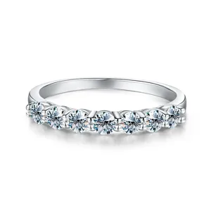 Klassischer S925 Sterlingsilber Moissanit 7-Stein Ring elegante funkelnde Damenschmuck Hauptbild